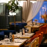 Royal Rooms***