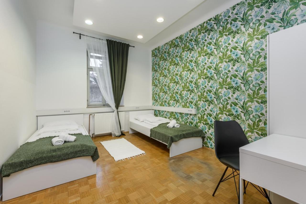 Royal Rooms*** Albergue *
