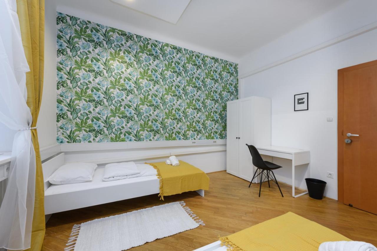 Royal Rooms*** Albergue
