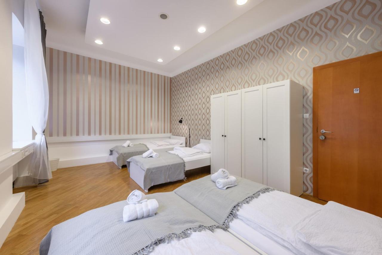 Royal Rooms*** Albergue