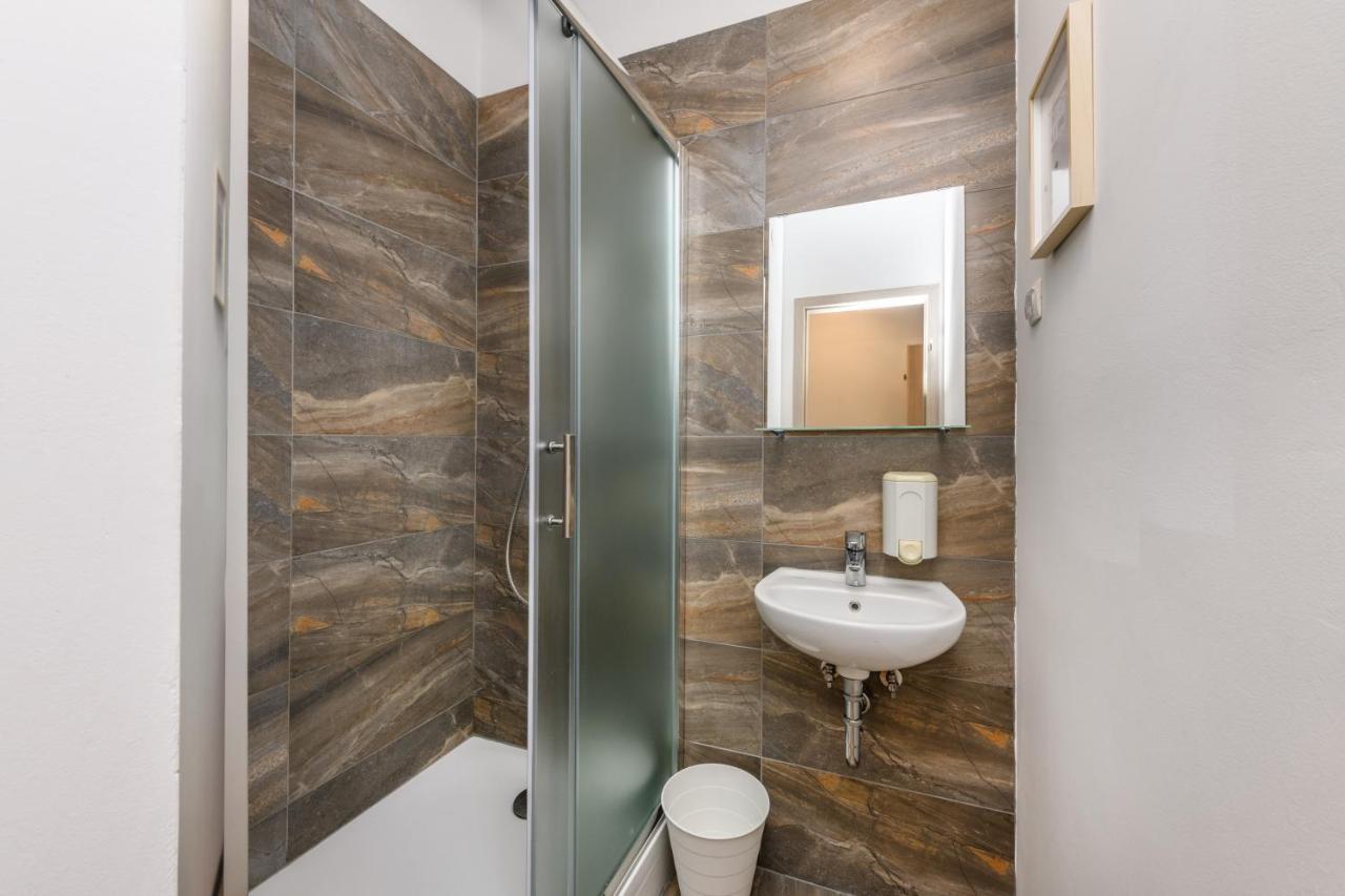 Albergue Royal Rooms*** *
